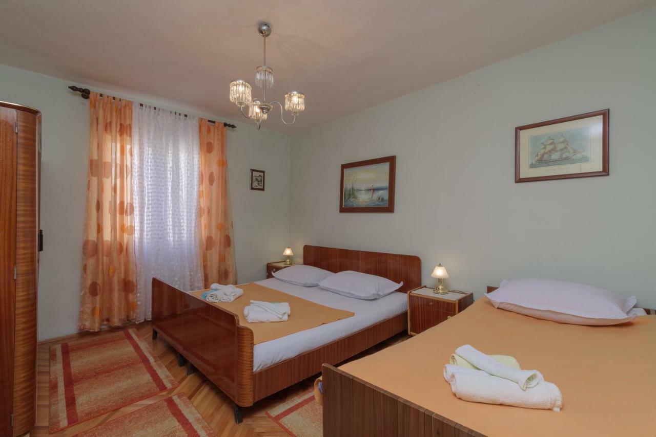 Rooms Mirjana - Centre Of Trogir Eksteriør bilde